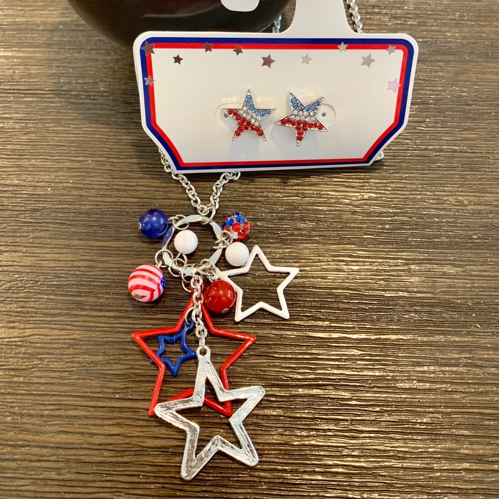 🔥NWT patriotic earring and necklace set🔥July 4th